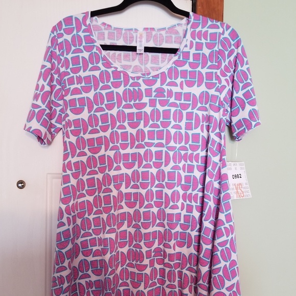 LuLaRoe Tops - XS LulaRoe Perfect T